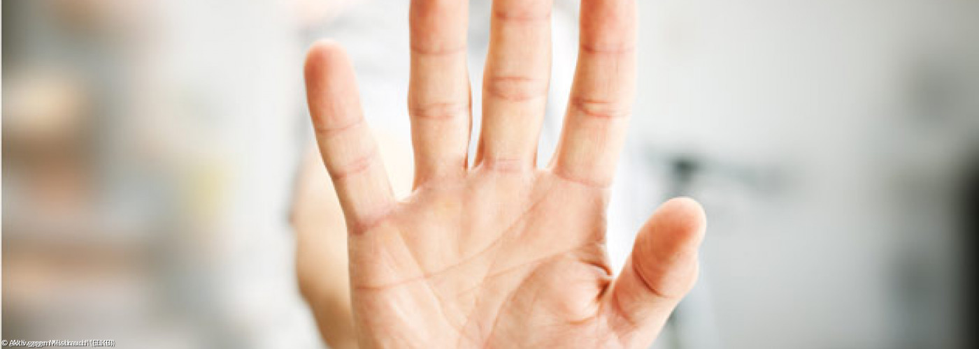 Das Bild zeigt eine Hand, die eine Stopp-Geste macht."